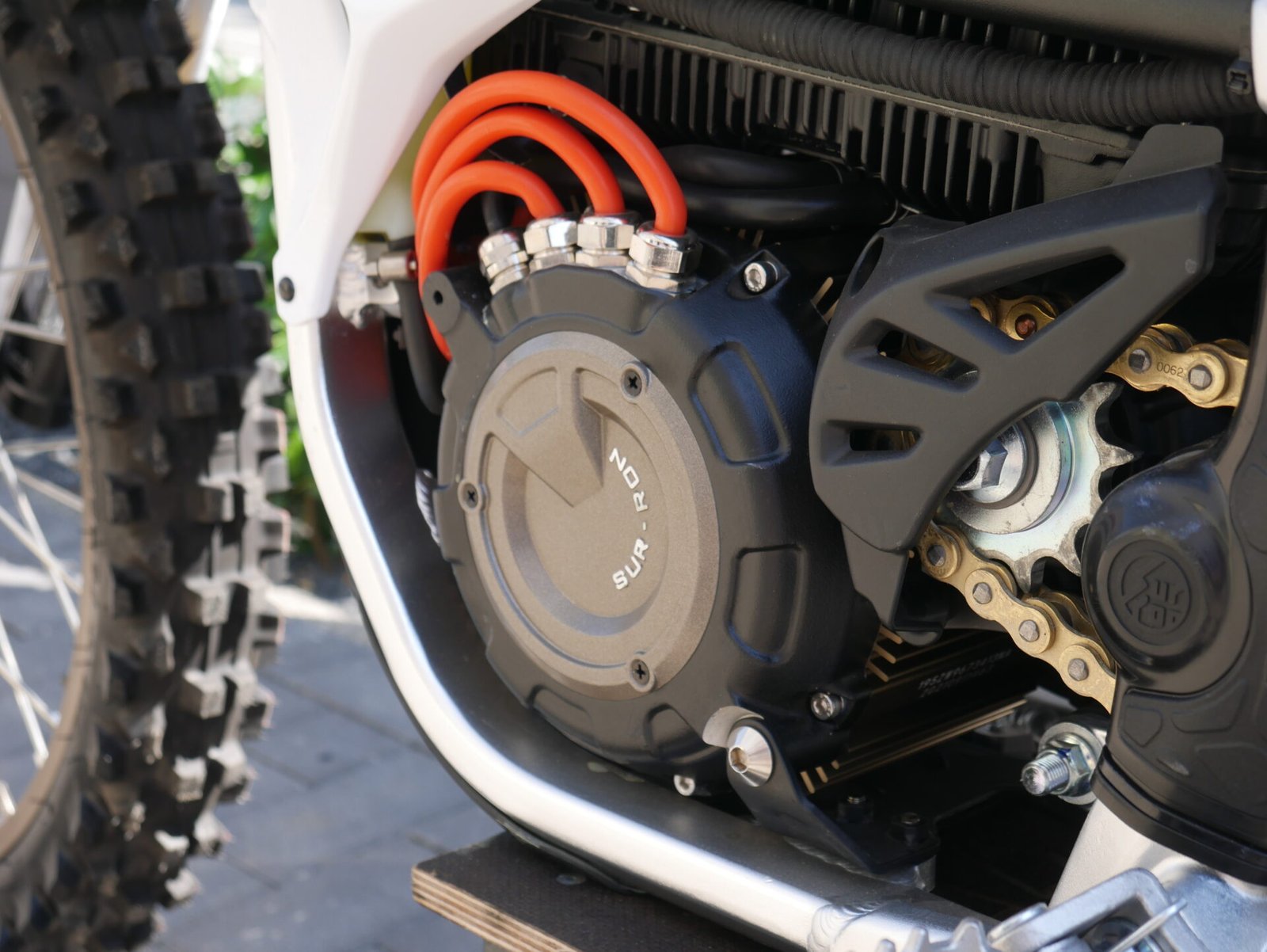 SUR-RON STORM BEE 2025 - Image 4