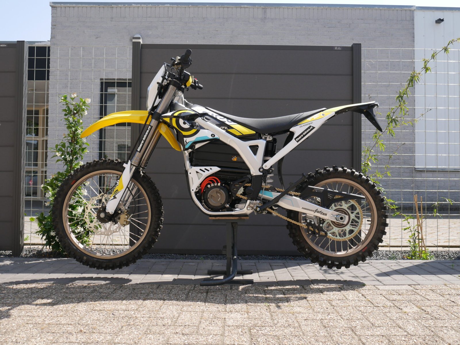 SUR-RON STORM BEE 2025 - Image 5