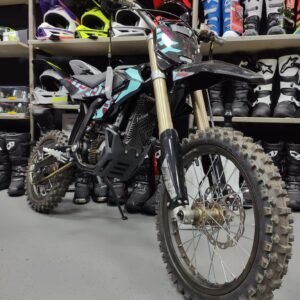 Alternative view of SUR-RON HYPER BEE '25